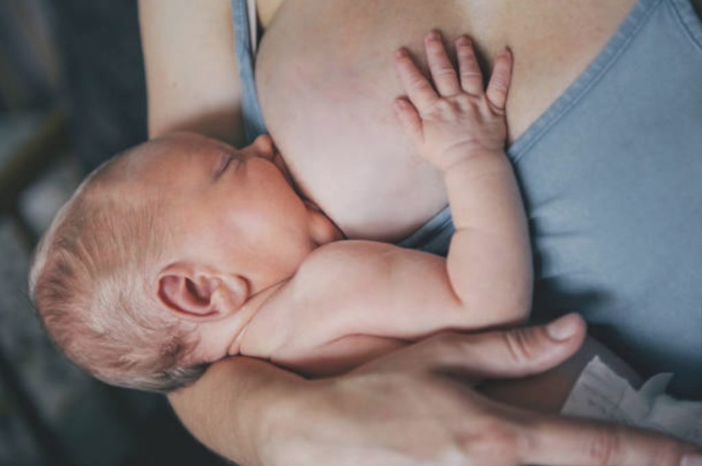 bébé tétée allaitement nourrisson tétée