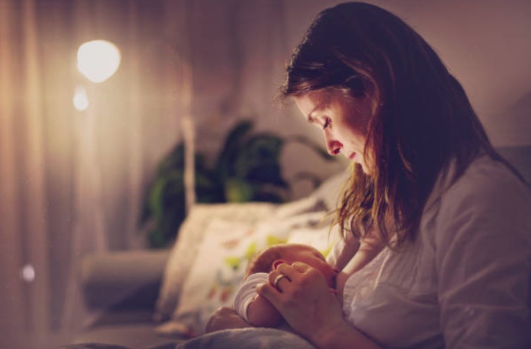 allaitement bébé enfant femme maman coussin d'allaitement