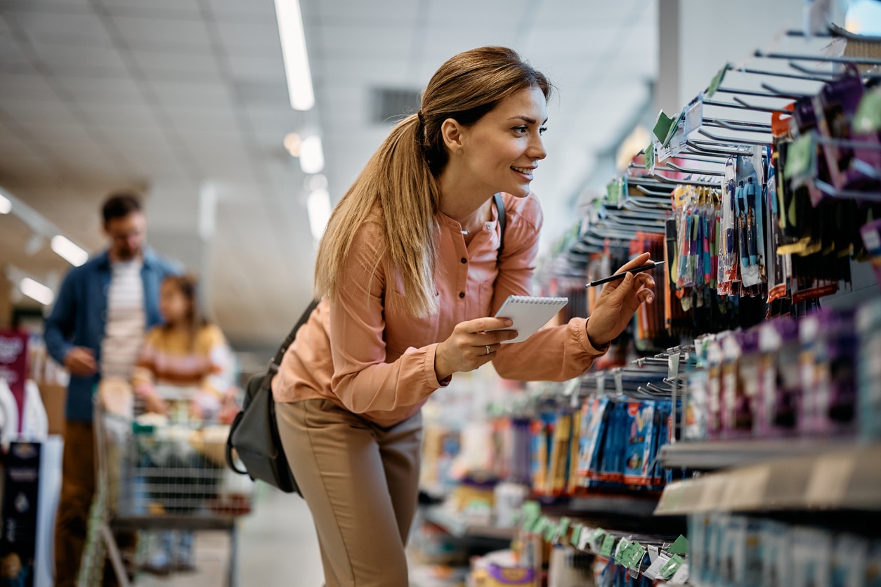 fournitures scolaires maman choisir crayons liste supermarché