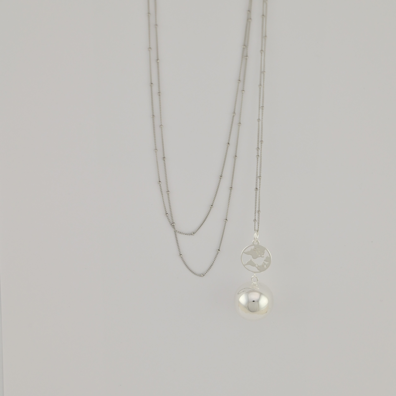 Bola de grossesse Terre Argent – Bijou pour future maman avec chaîne – Image 2