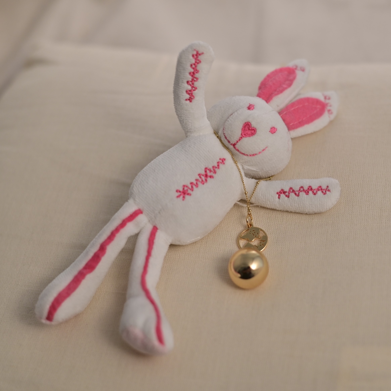 Bola de grossesse Terre Or – Bijou pour future maman avec chaîne