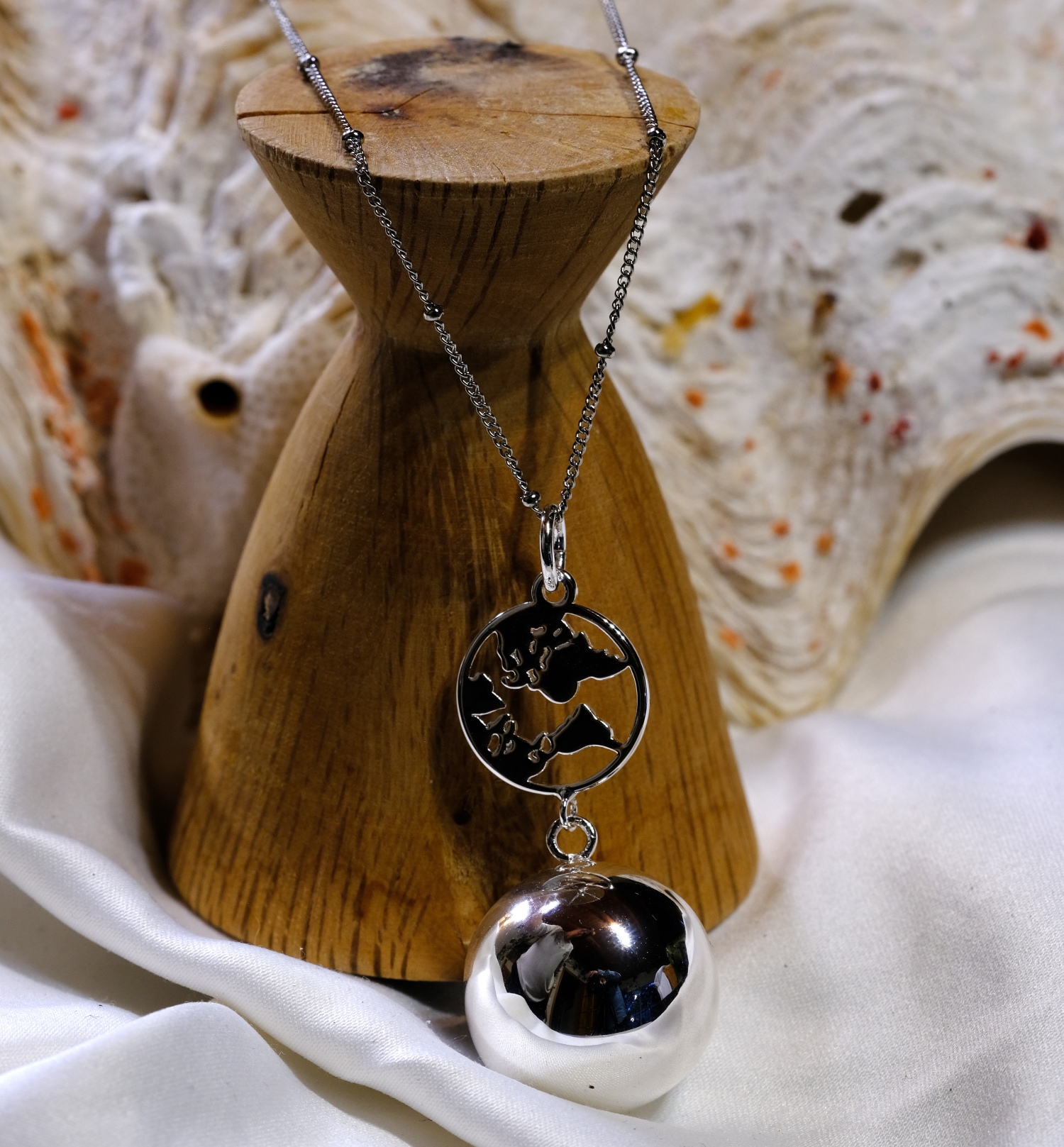 Bola de grossesse Terre Argent – Bijou pour future maman avec chaîne