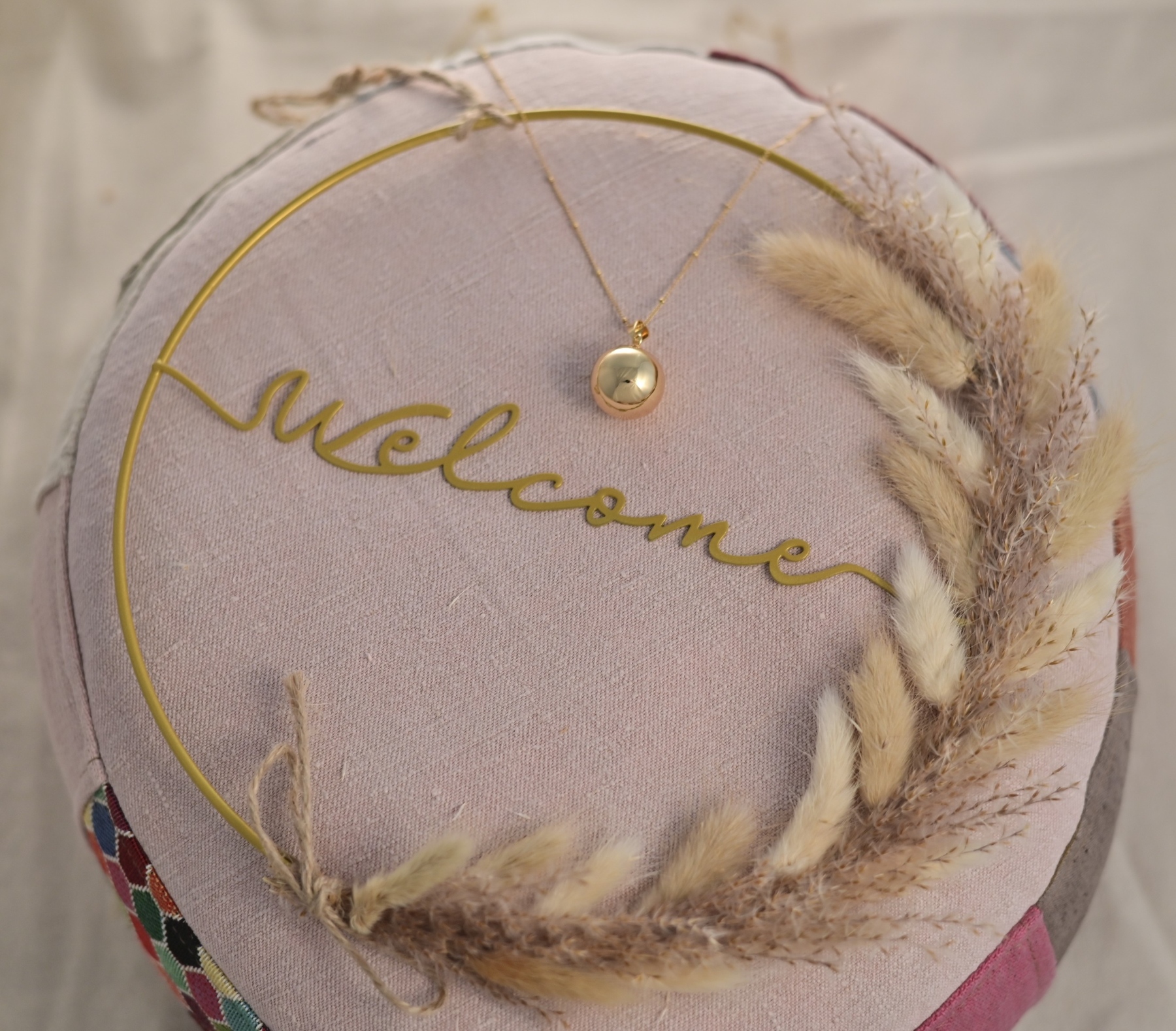 Bola de grossesse Classique Or – Bijou pour future maman avec chaîne | Babireva Boutique – Image 2